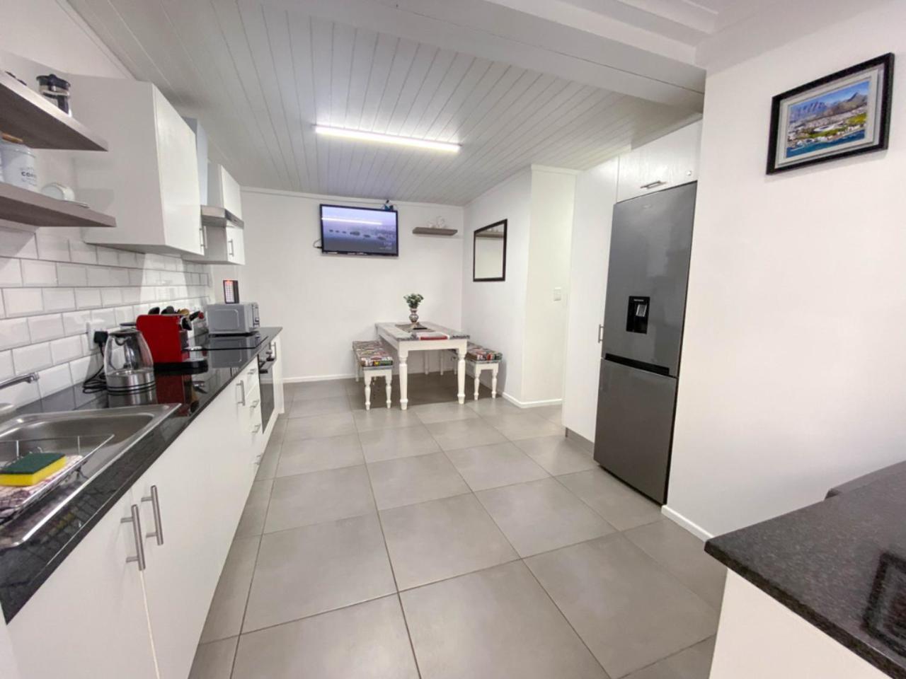 Modern 8 Sleeper In Trendy Observatory Holiday home *