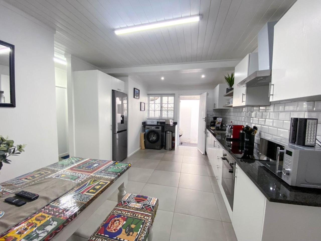 Modern 8 Sleeper In Trendy Observatory Holiday home *
