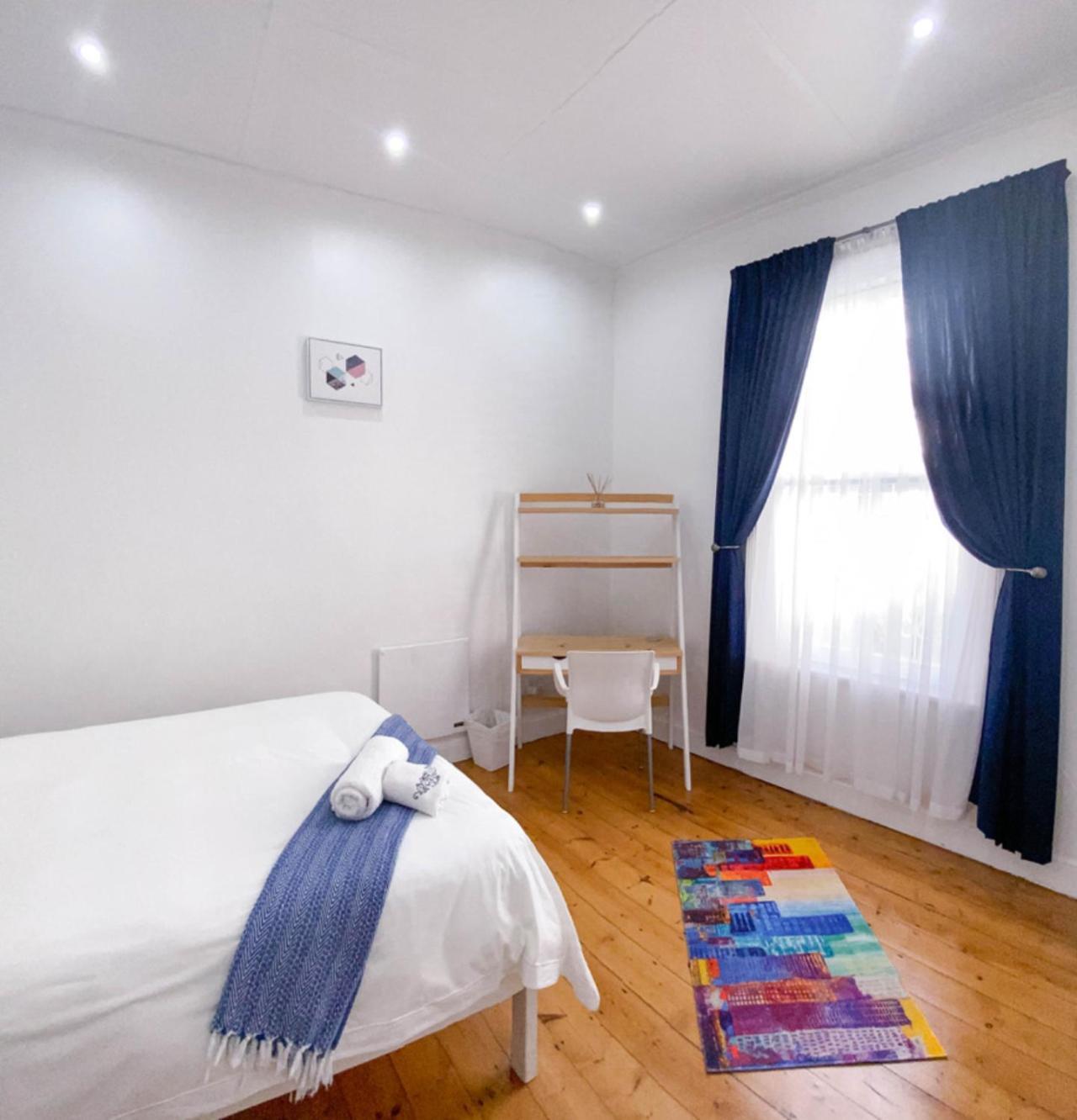 Modern 8 Sleeper In Trendy Observatory