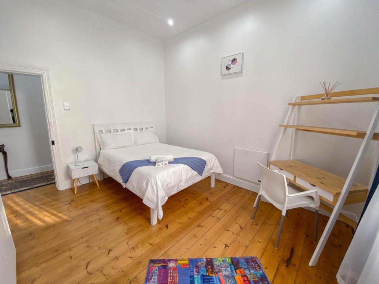 Modern 8 Sleeper In Trendy Observatory Kaapstad